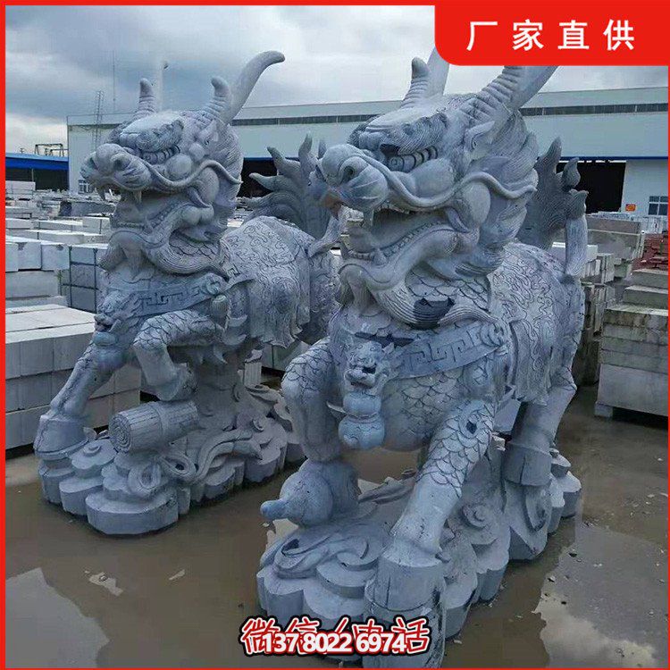 青石雕刻麒麟大型雕塑，為景區(qū)墓園增添靚麗風(fēng)采