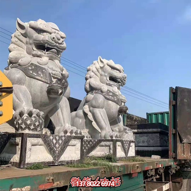 青石制大型仿真獅子雕塑，為鎮(zhèn)宅增添獨特魅力