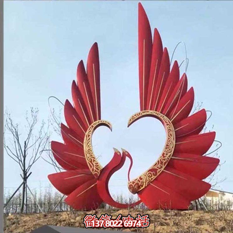 大型不銹鋼彩繪抽象鳳凰雕塑，為公園燈光亮化景觀