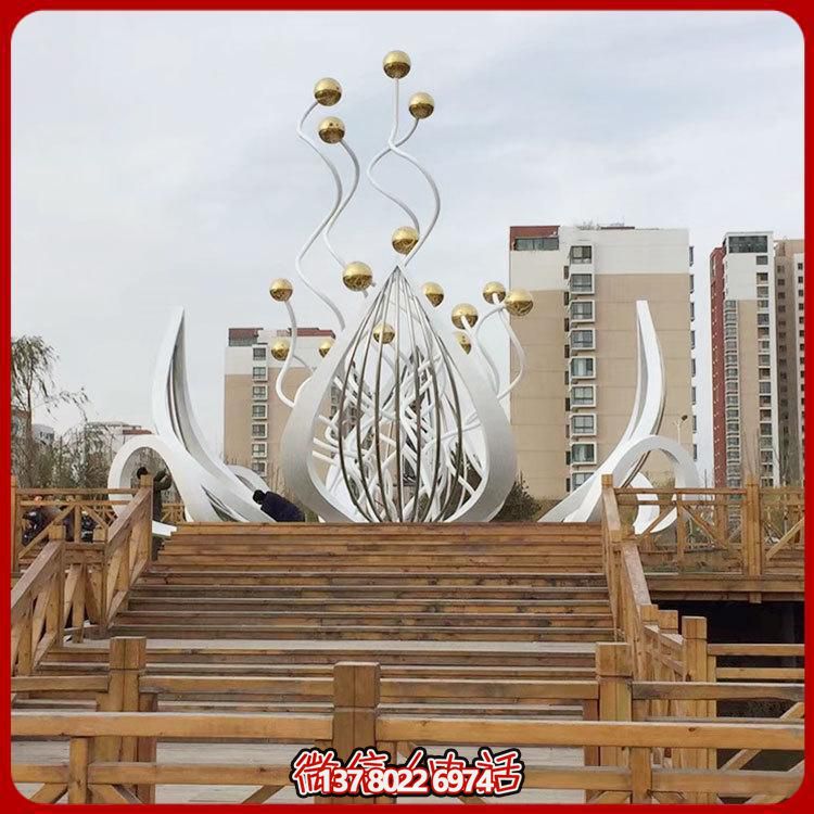 大型不銹鋼荷花雕塑，點綴美麗的景觀花園