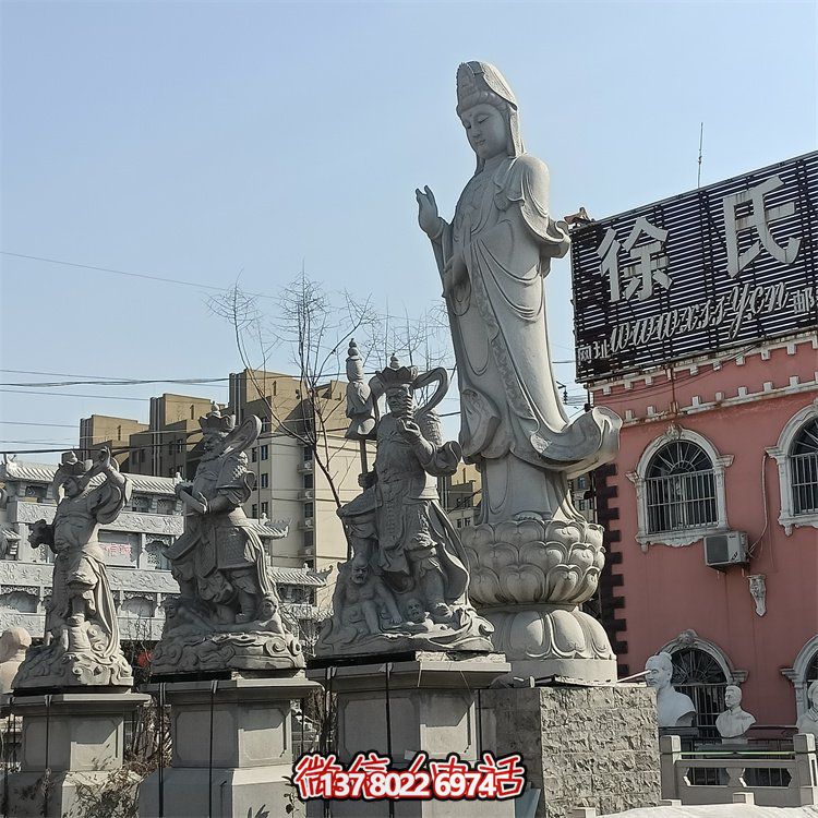 精美關公、佛像和石獅子雕刻，青石裝點美化廣場