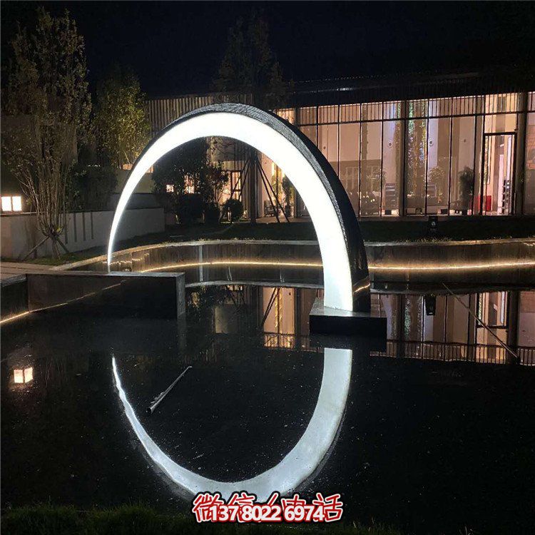 不銹鋼發(fā)光圓環(huán)雕塑，點亮戶外園林景觀