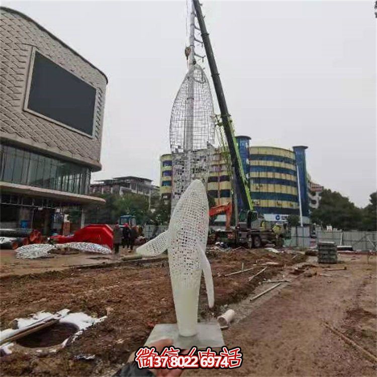 不銹鋼創意鏤空鯨魚雕塑，點綴園林景觀