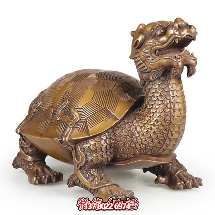 巨型銅雕龍龜雕塑，拙樸寺廟裝點