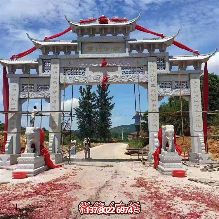 集道路四柱、花崗巖、花崗石雕和牌樓于一體的精美絕倫藝術(shù)品