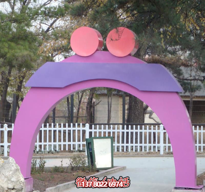 創(chuàng)意玻璃鋼愛心雕塑，裝點(diǎn)城市公園