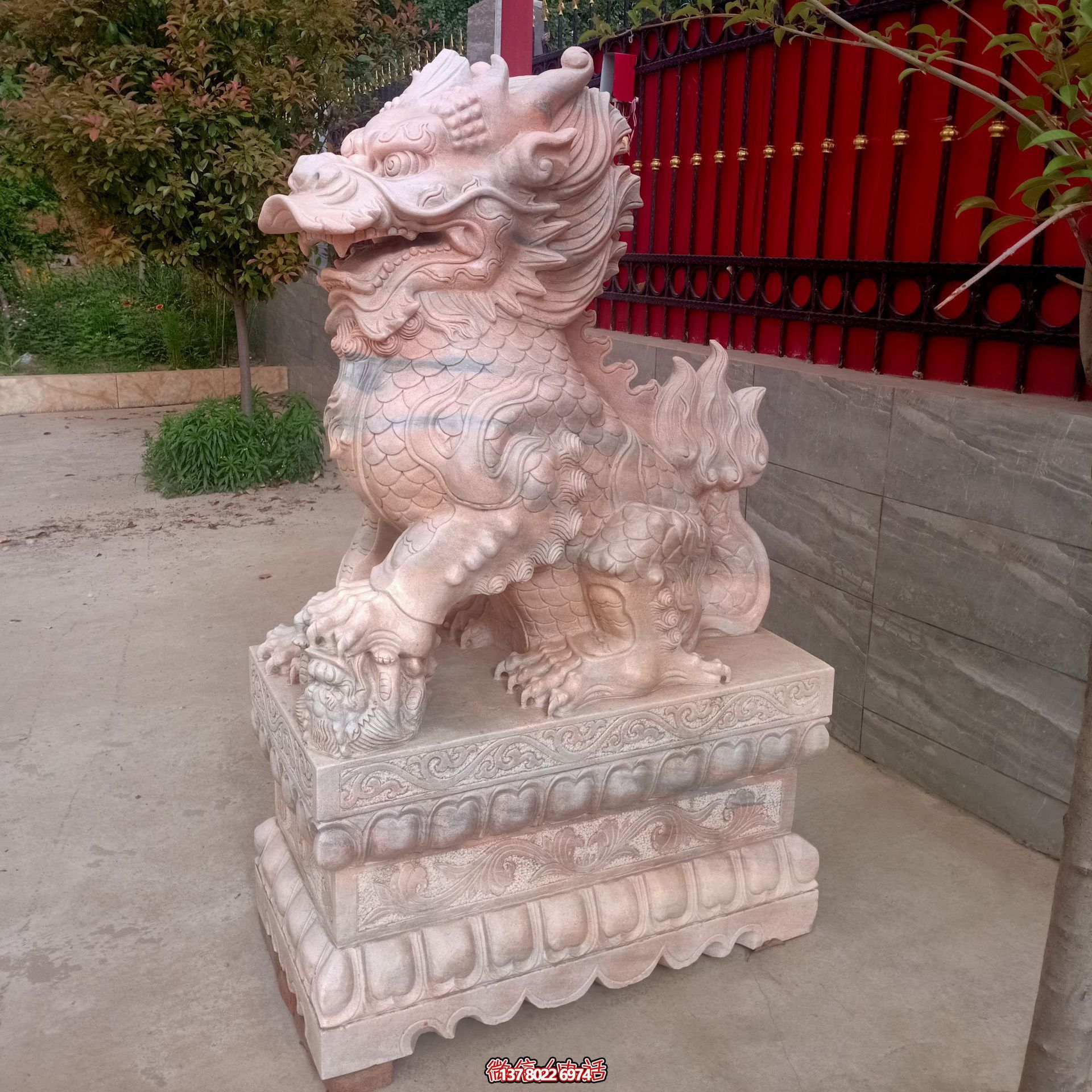 大型仿真麒麟雕塑，增添寺廟園林景觀紅晚霞之美