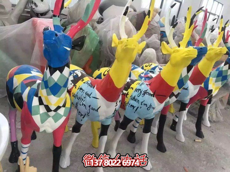 彩繪玻璃鋼鹿雕塑，商場、兒童樂園風(fēng)格擺件