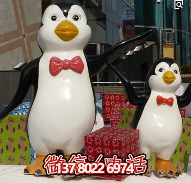 企鵝彩繪玻璃鋼雕塑，用美觀大方的藝術品裝點商場