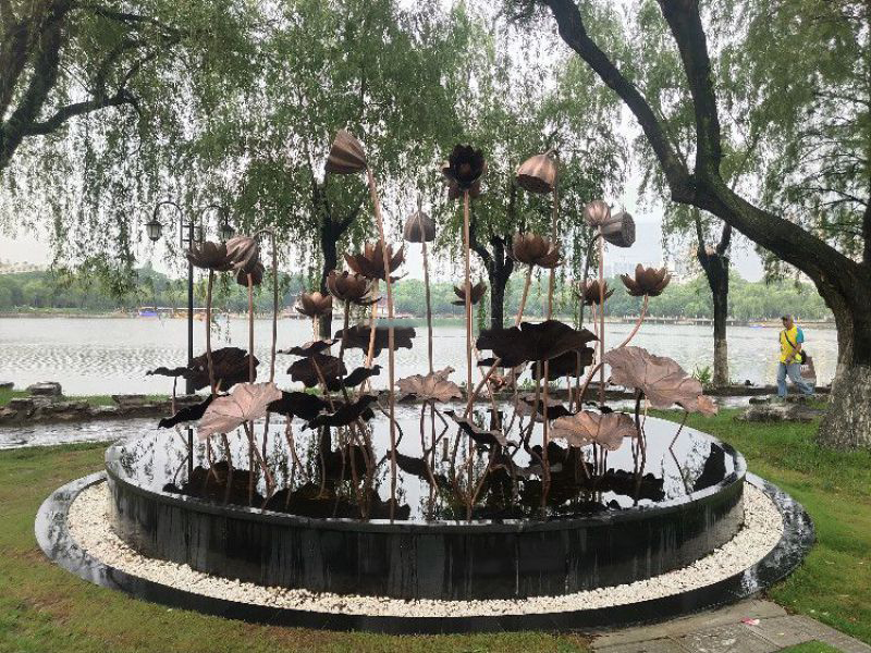 公園水池銅荷花 公園水池銅荷花